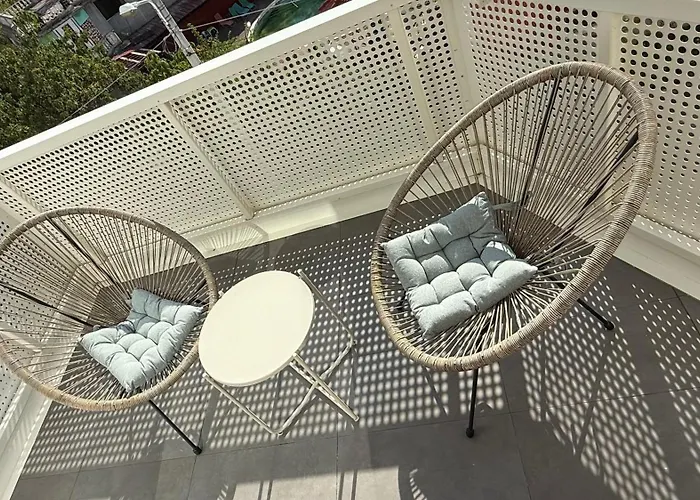 Herastrau Hideaway شقة *